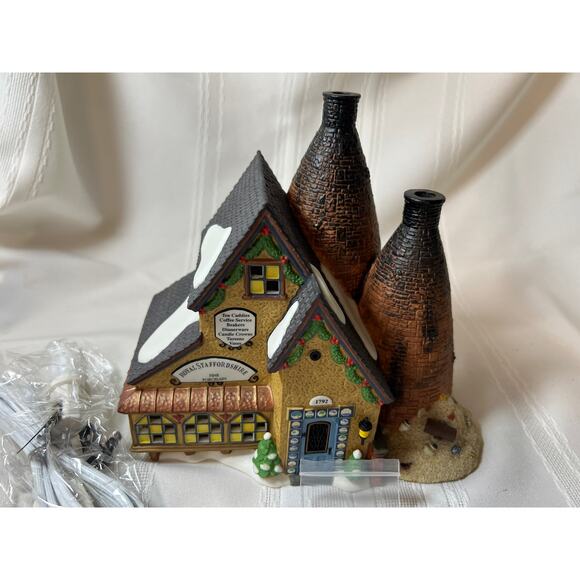 Department 56 Dickens' "Royal Staffordshire Porcelains" 56.58481 Retired 2002 - Picture 1 of 8